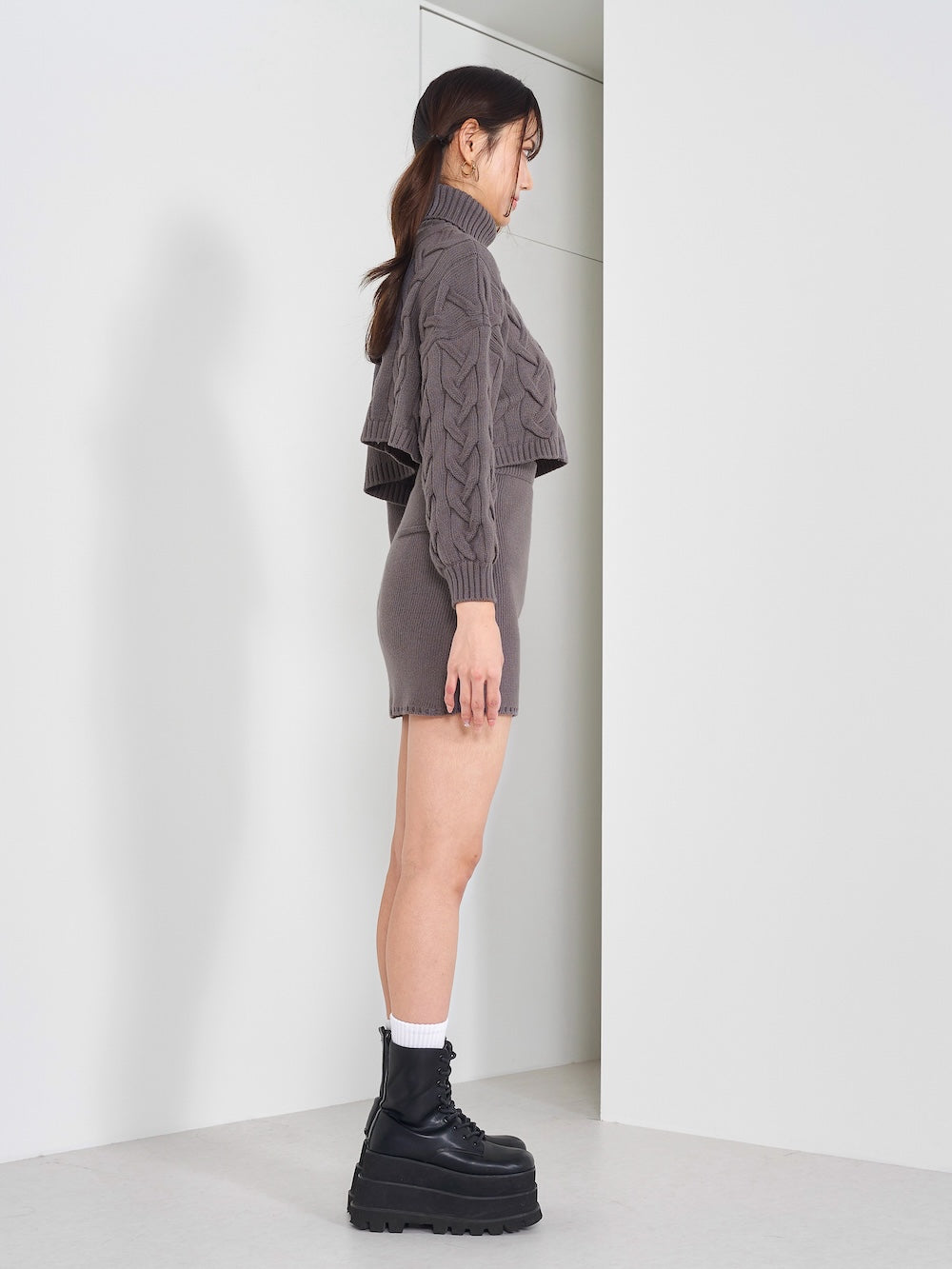 モデル:163cm(着用サイズ:FREE 着用カラー:GRY)