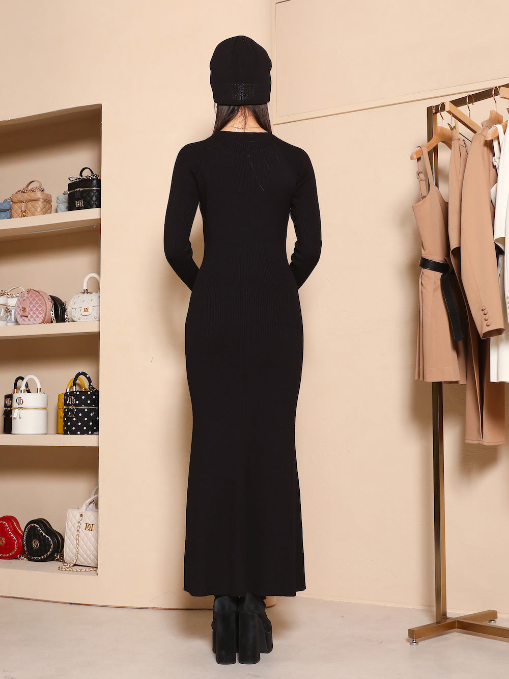 モデル:163cm(着用サイズ:FREE 着用カラー:BLK)