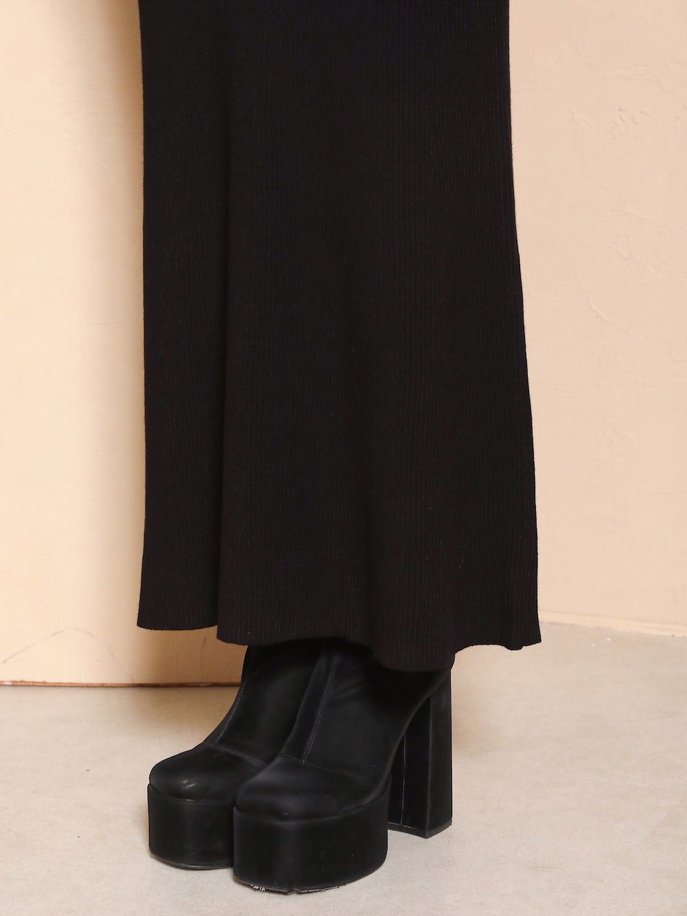 モデル:163cm(着用サイズ:FREE 着用カラー:BLK)