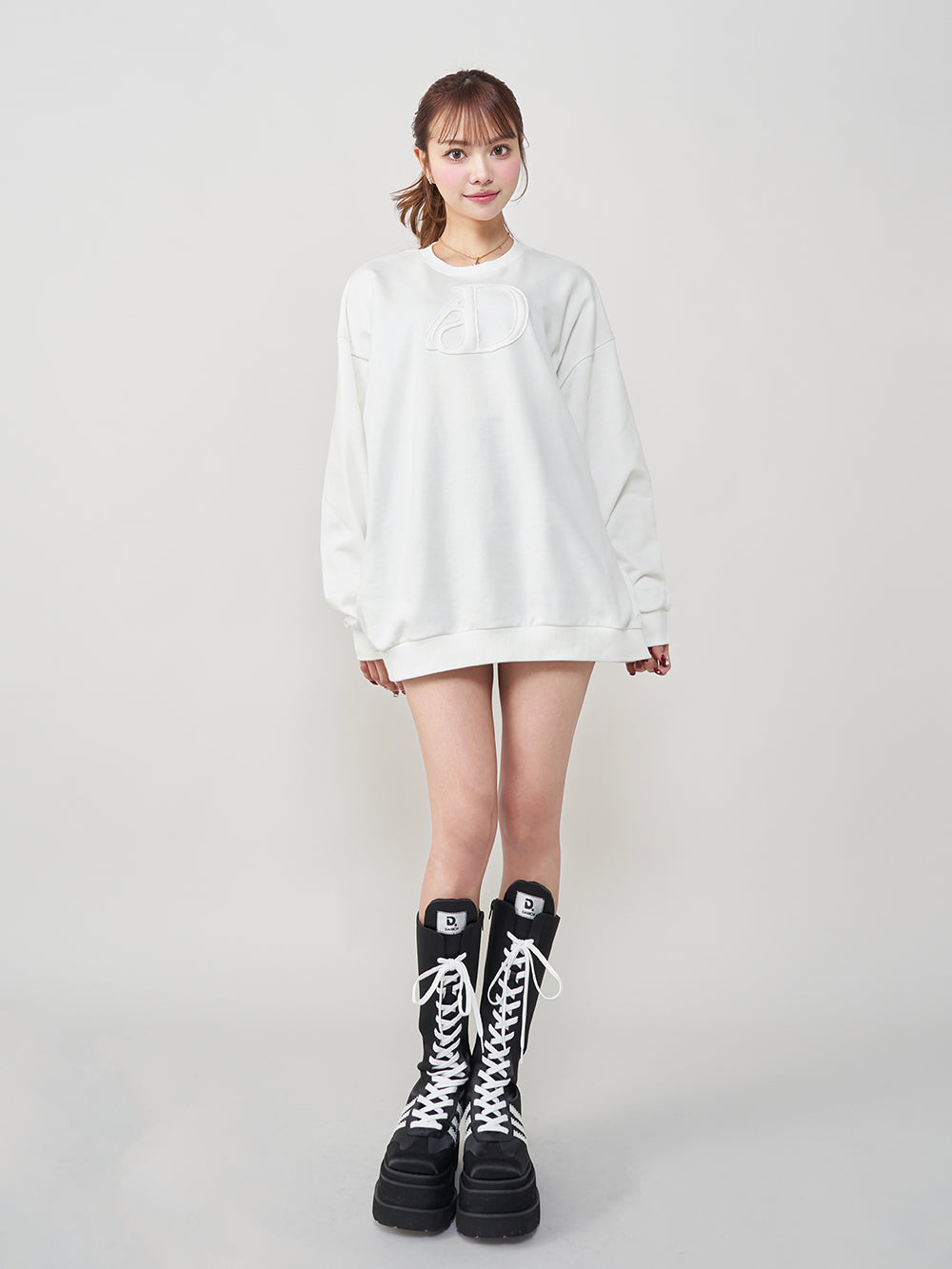 モデル:163cm(着用サイズ:FREE 着用カラー:WHT)