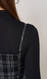 モデル:163cm(着用サイズ:FREE 着用カラー:BLK)