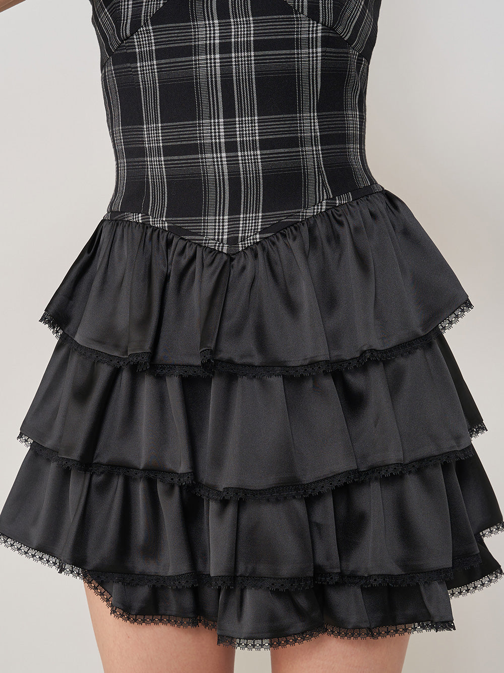 モデル:163cm(着用サイズ:FREE 着用カラー:BLK)