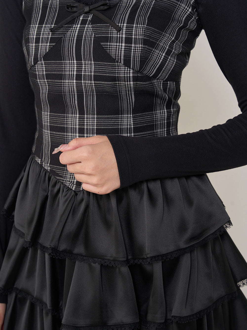 モデル:163cm(着用サイズ:FREE 着用カラー:BLK)