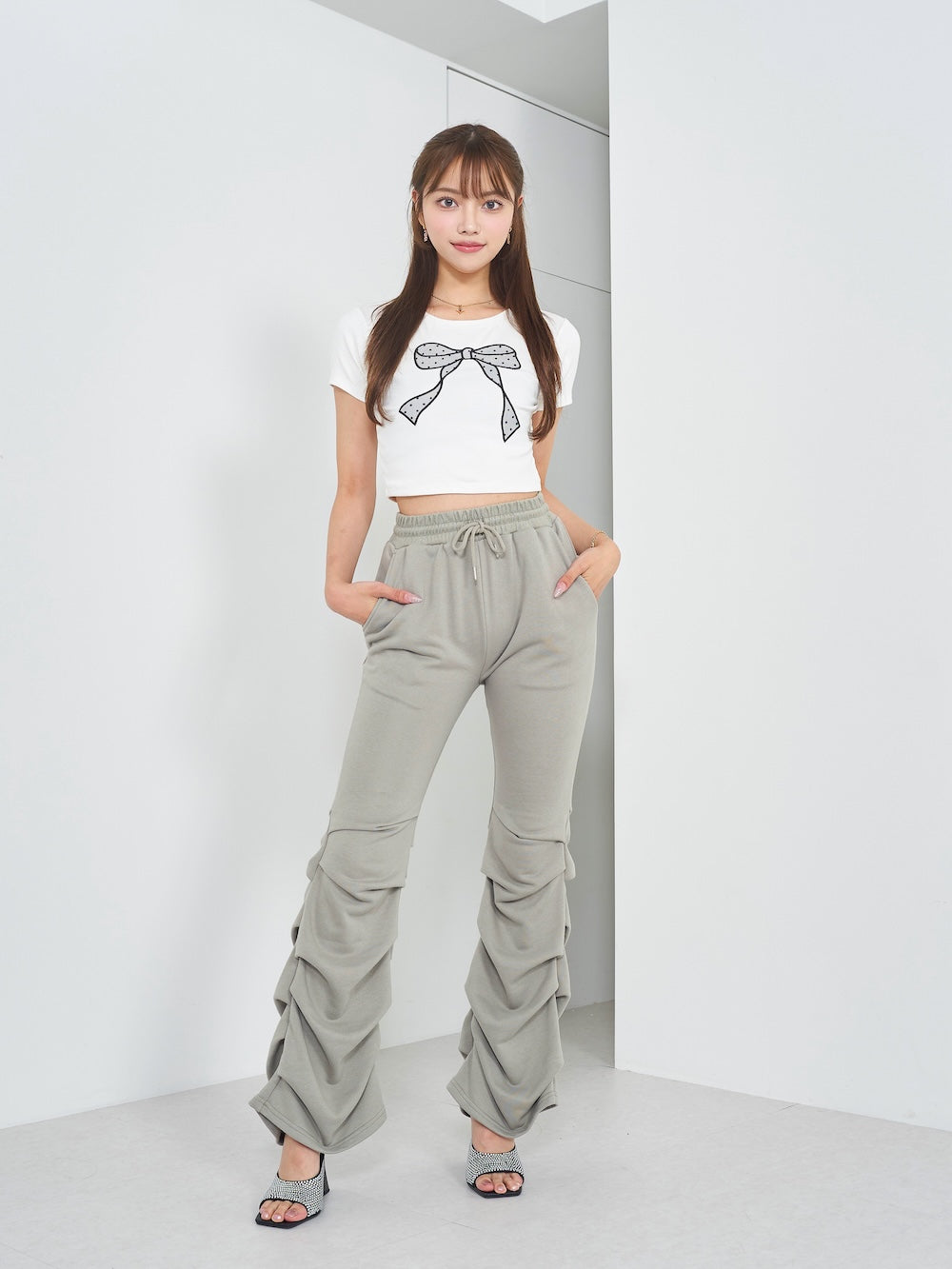 モデル:163cm(着用サイズ:FREE 着用カラー:GRY)