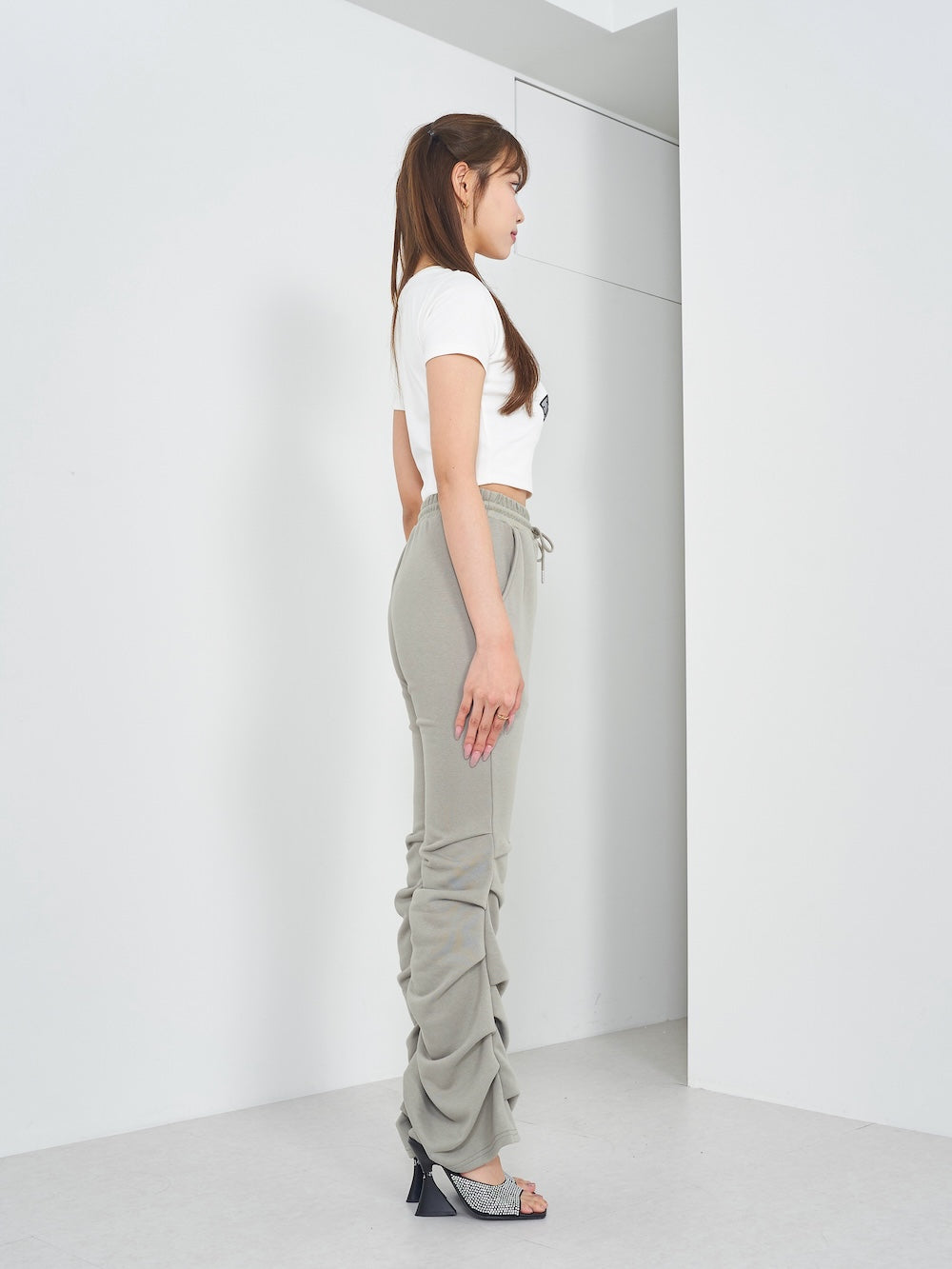 モデル:163cm(着用サイズ:FREE 着用カラー:GRY)