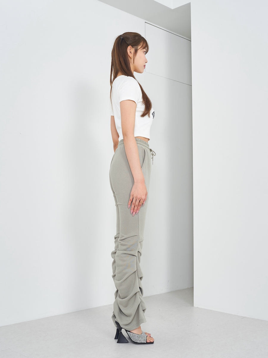 モデル:163cm(着用サイズ:FREE 着用カラー:GRY)
