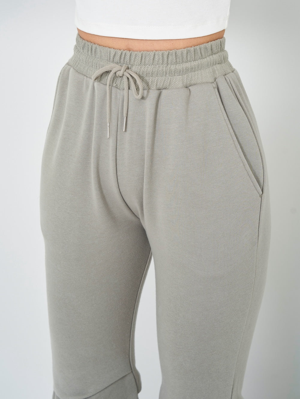 モデル:163cm(着用サイズ:FREE 着用カラー:GRY)