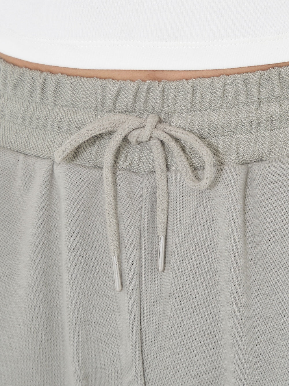 モデル:163cm(着用サイズ:FREE 着用カラー:GRY)