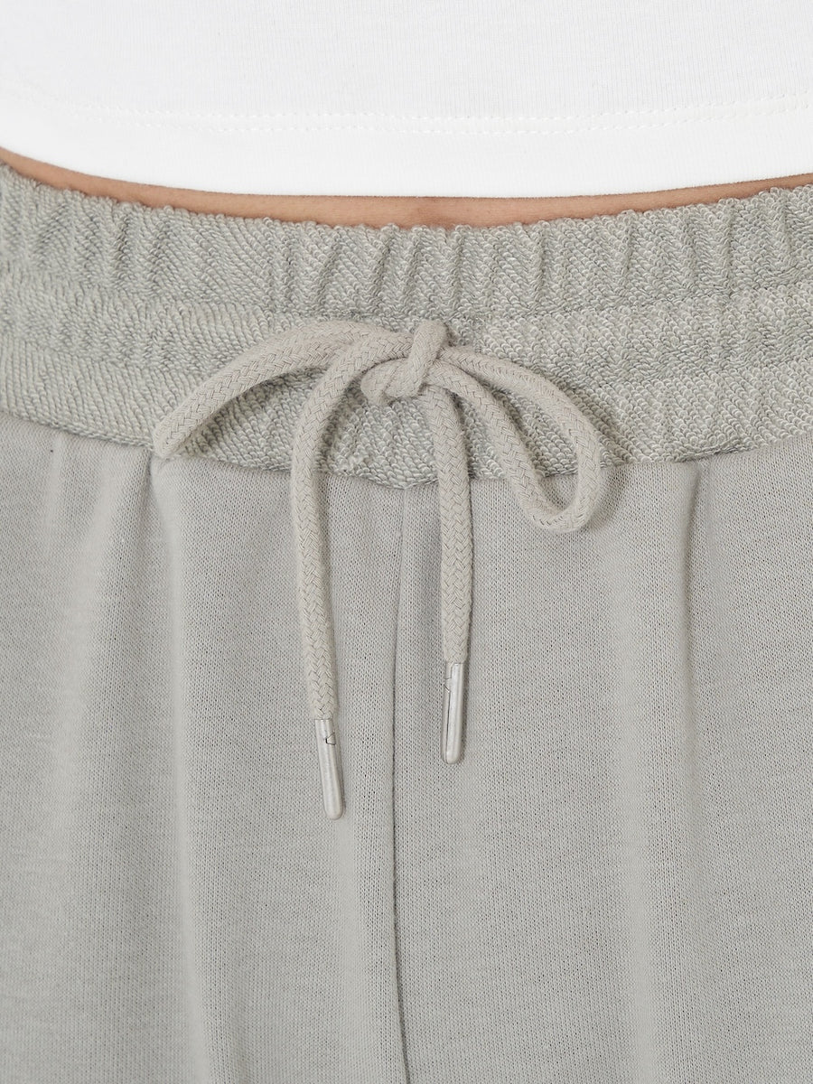 モデル:163cm(着用サイズ:FREE 着用カラー:GRY)