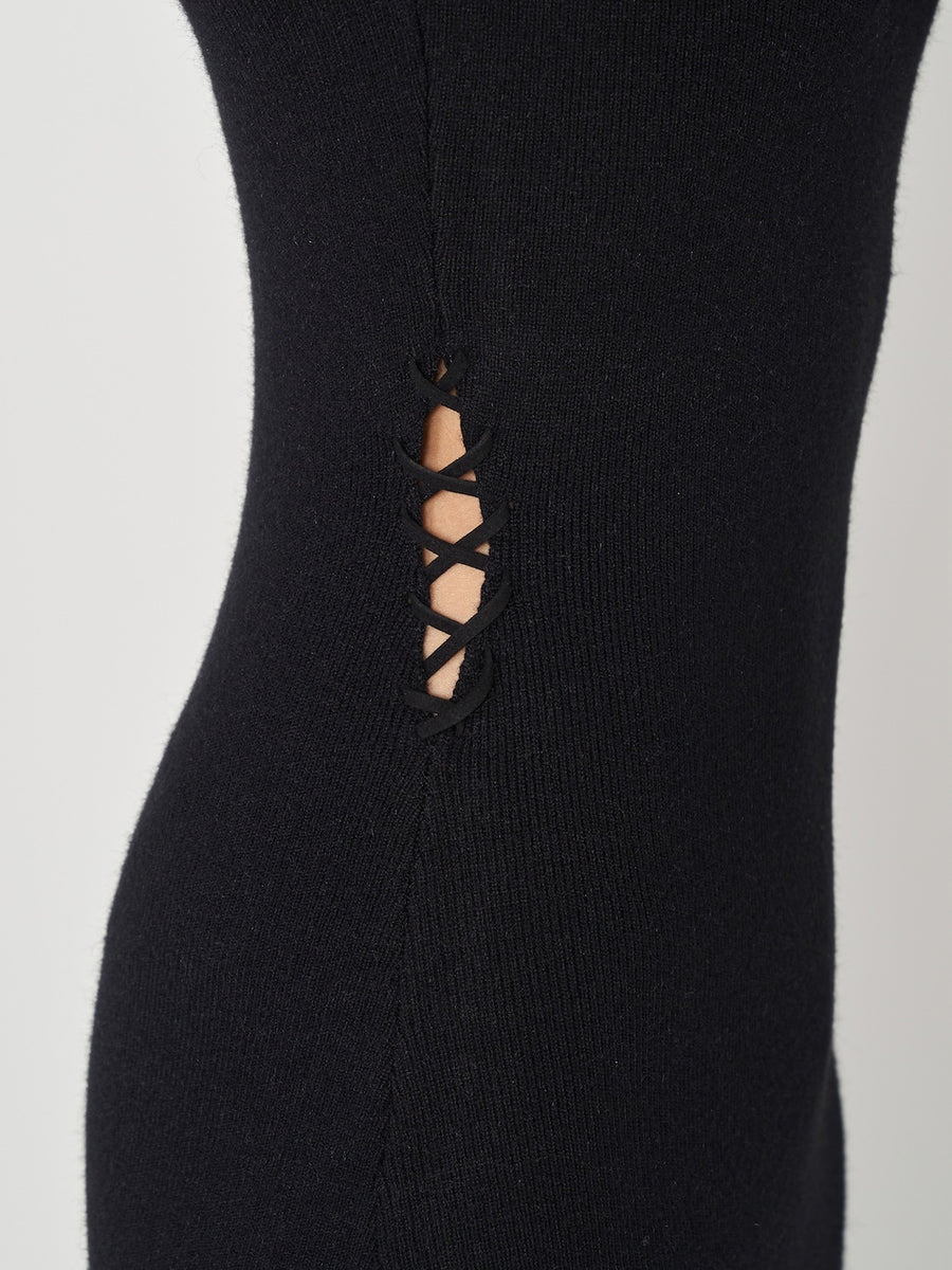 モデル:163cm(着用サイズ:FREE 着用カラー:BLK)