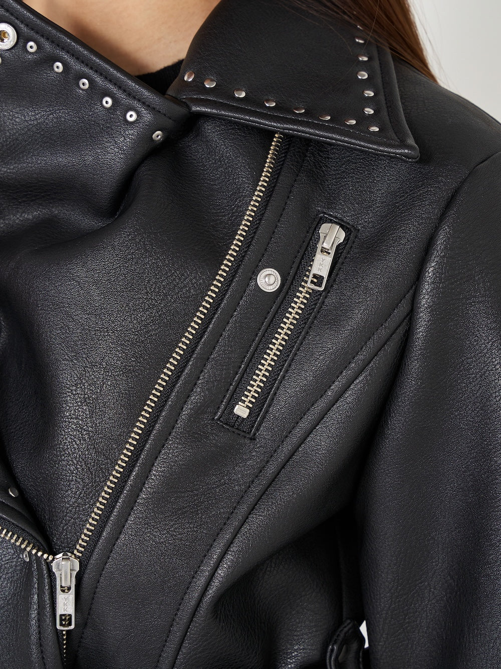 モデル:163cm(着用サイズ:FREE 着用カラー:BLK)