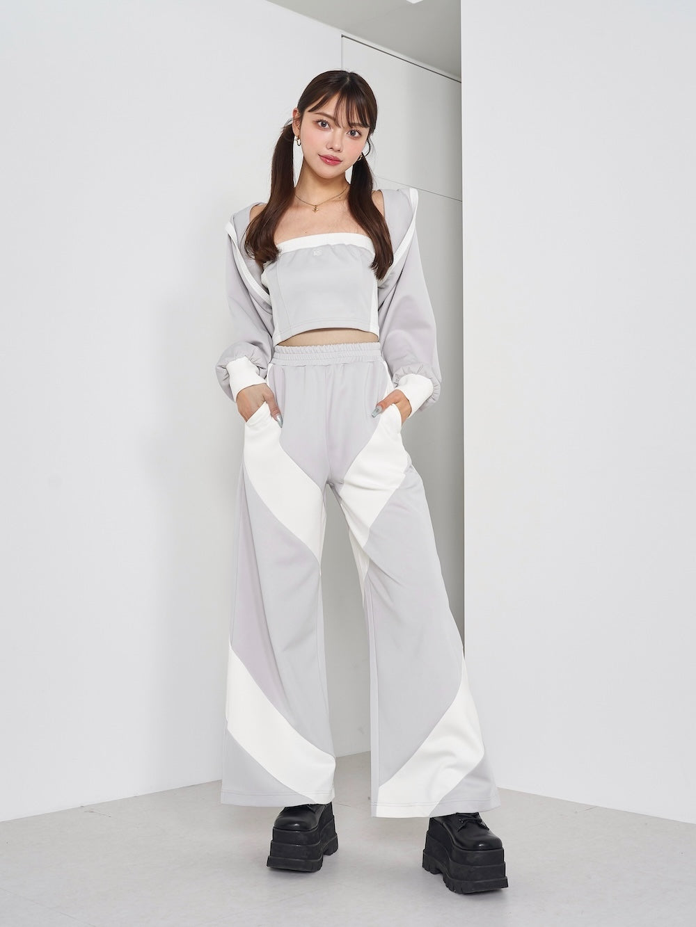 モデル:163cm(着用サイズ:FREE 着用カラー:GRY)