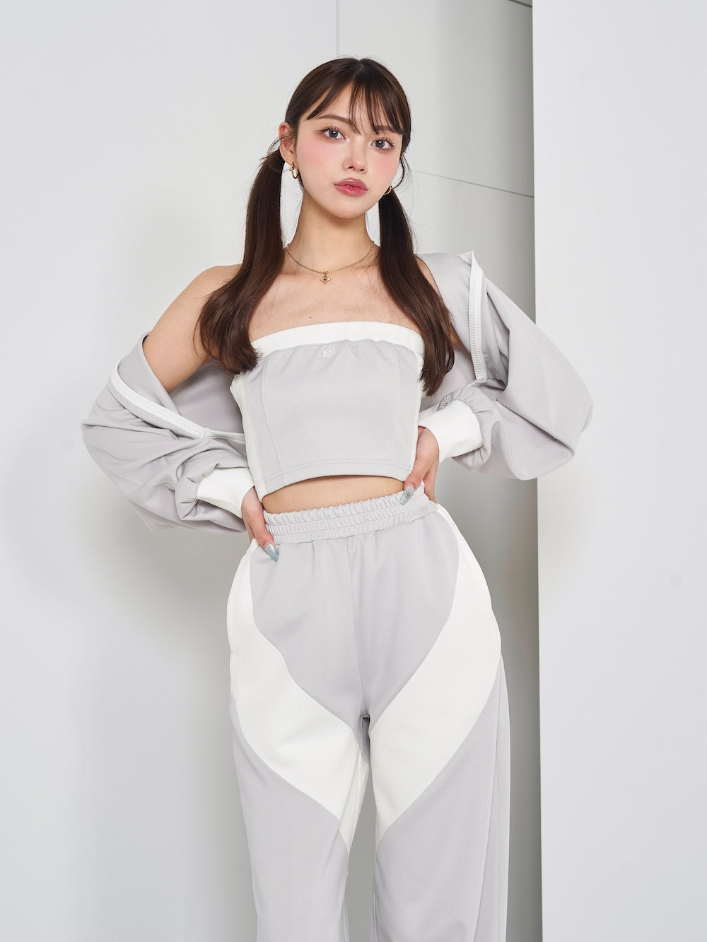 モデル:163cm(着用サイズ:FREE 着用カラー:GRY)