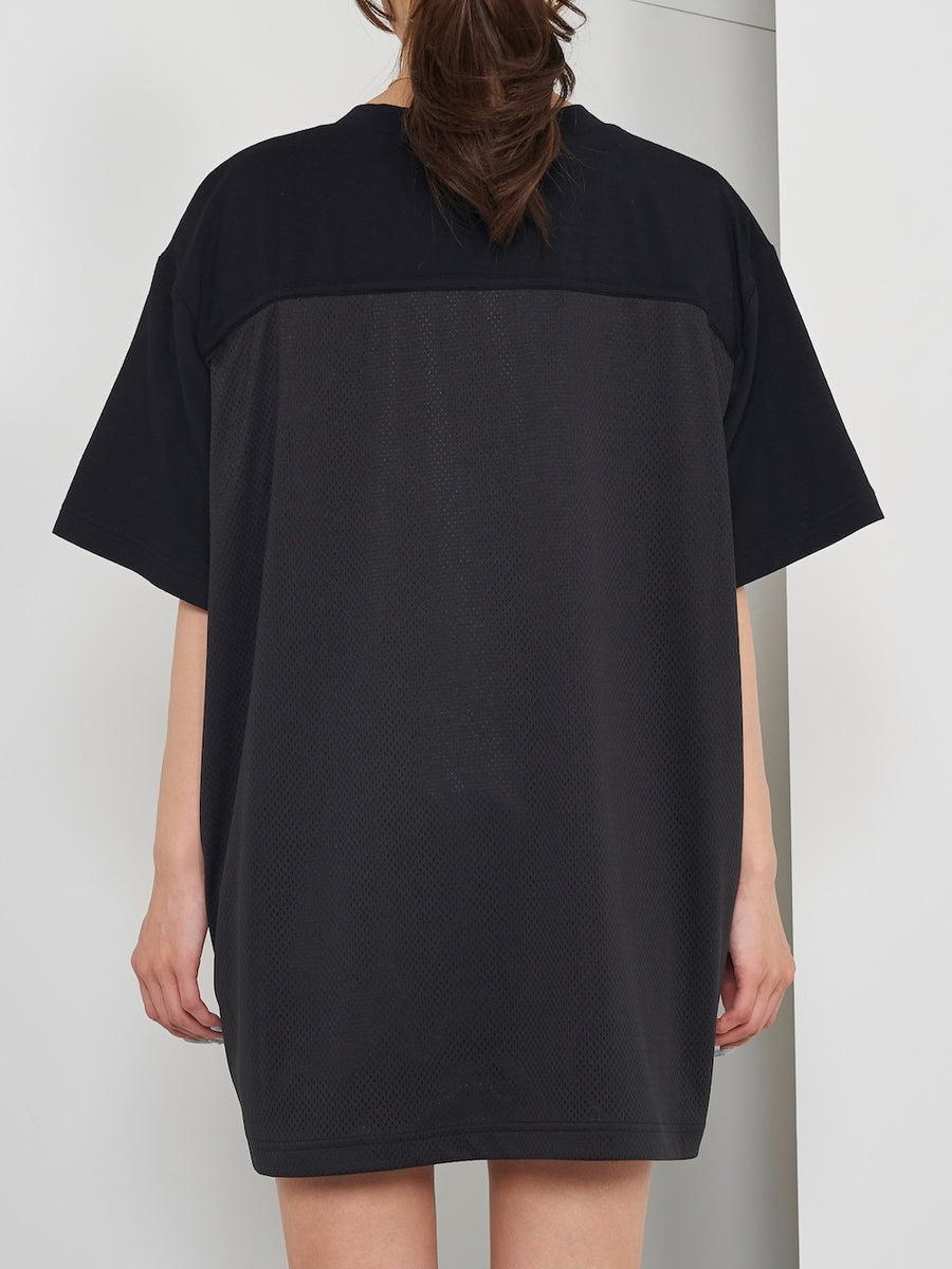 モデル:163cm(着用サイズ:FREE 着用カラー:BLK)
