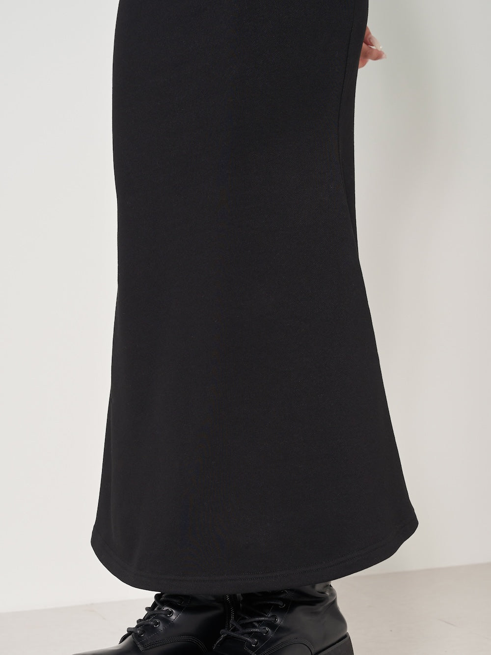 モデル:158cm(着用サイズ:FREE 着用カラー:BLK)