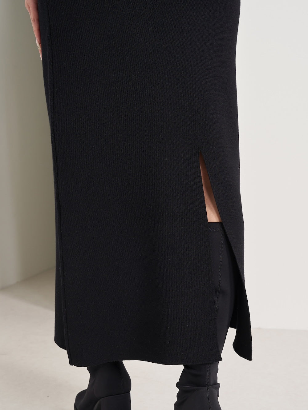 モデル:163cm(着用サイズ:FREE 着用カラー:BLK)