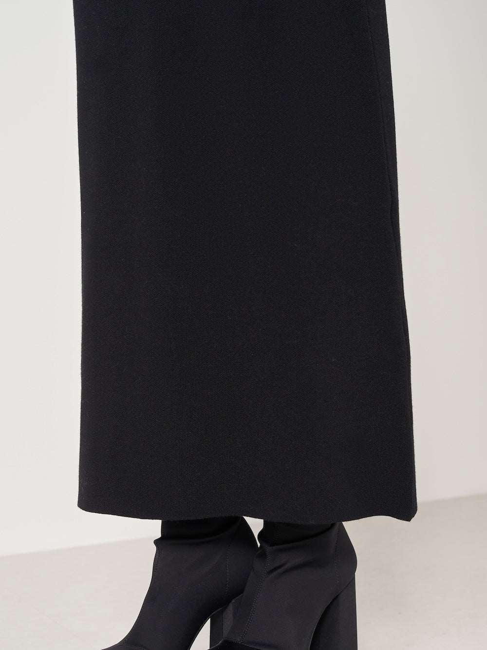 モデル:163cm(着用サイズ:FREE 着用カラー:BLK)