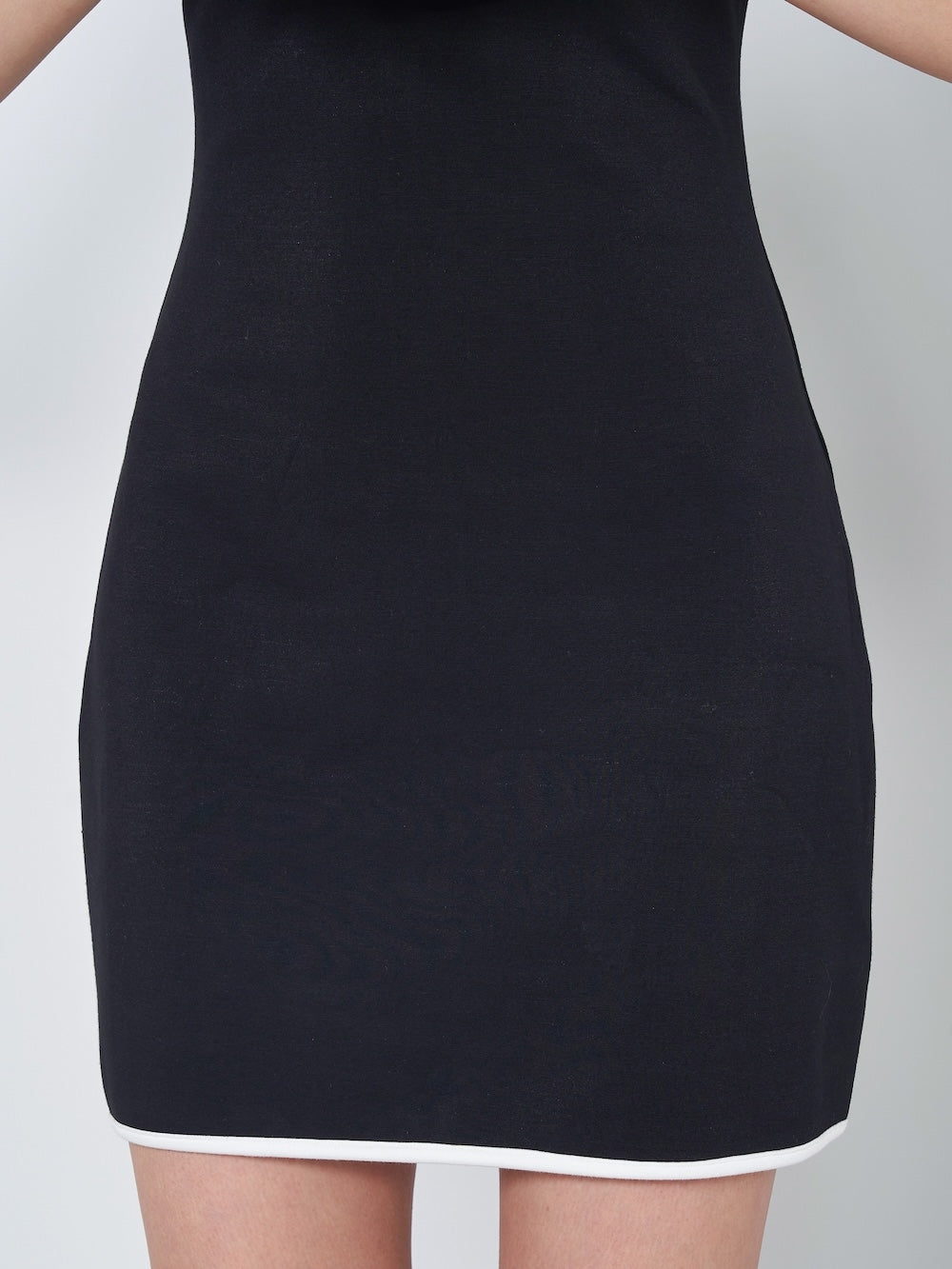モデル:163cm(着用サイズ:FREE 着用カラー:BLK)