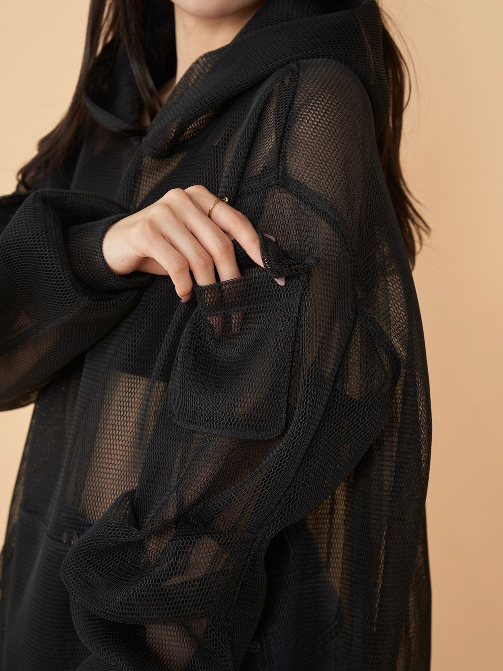 モデル:163cm(着用サイズ:FREE 着用カラー:BLK)