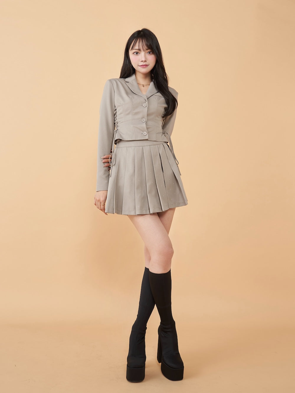 モデル:163cm(着用サイズ:FREE 着用カラー:GRY)