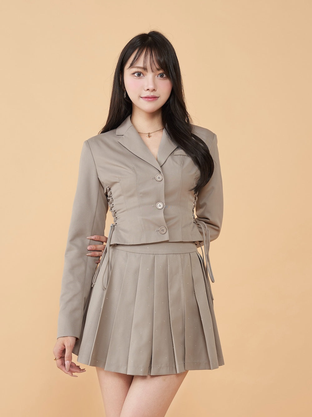 モデル:163cm(着用サイズ:FREE 着用カラー:GRY)
