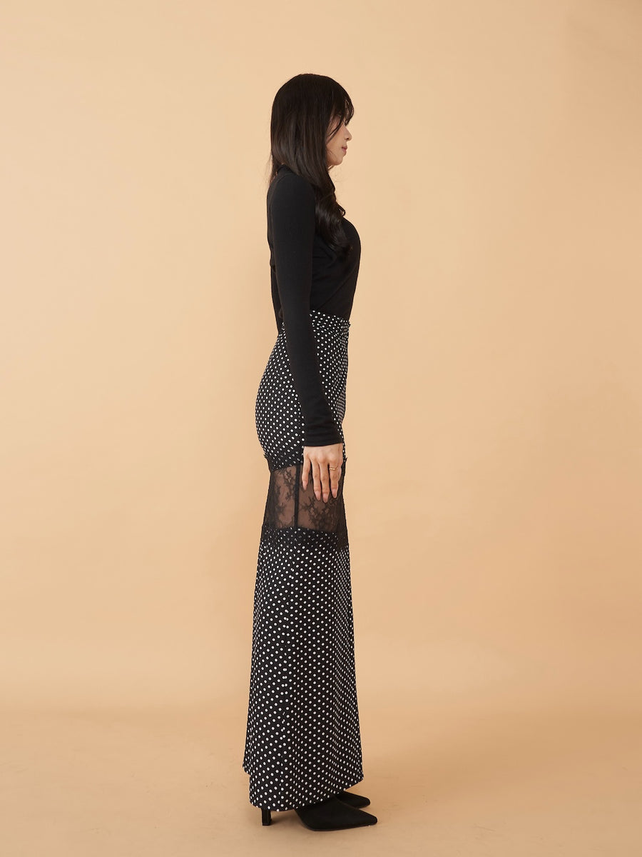 モデル:160cm(着用サイズ:FREE 着用カラー:DOT)