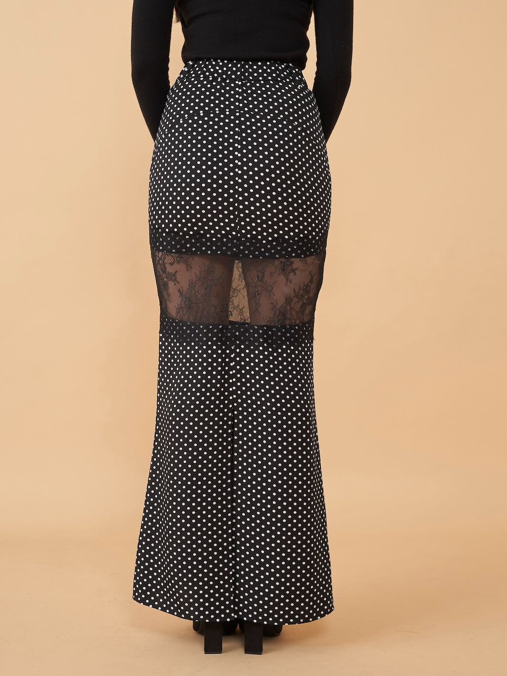 モデル:163cm(着用サイズ:FREE 着用カラー:DOT)