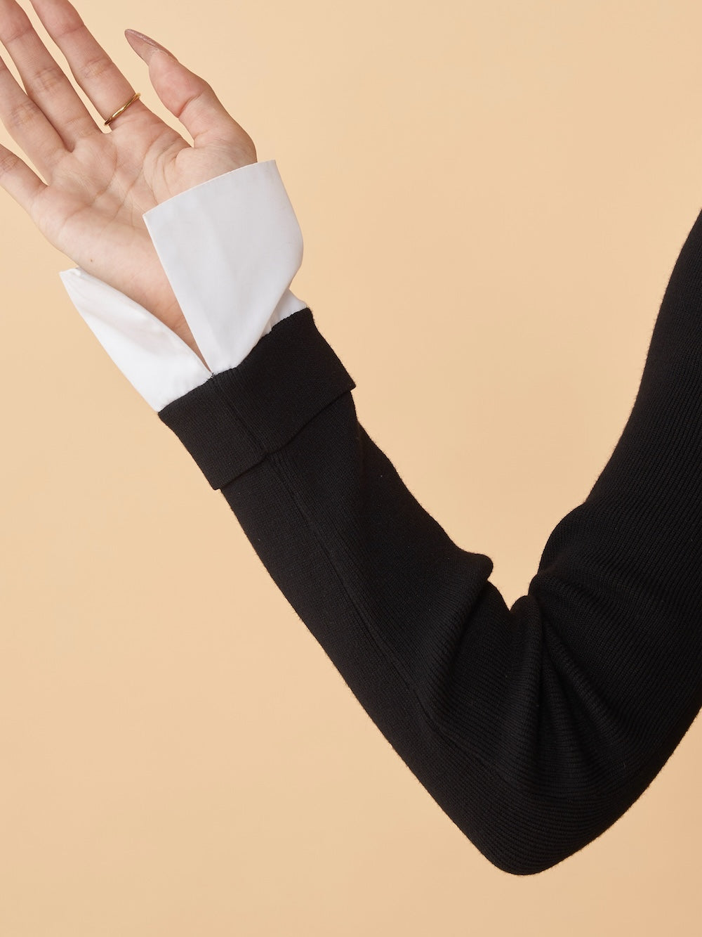 モデル:163cm(着用サイズ:FREE 着用カラー:BLK)