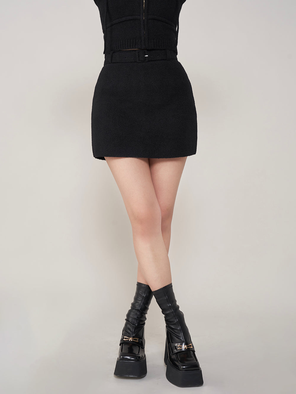 モデル:163cm(着用サイズ:FREE 着用カラー:BLK)
