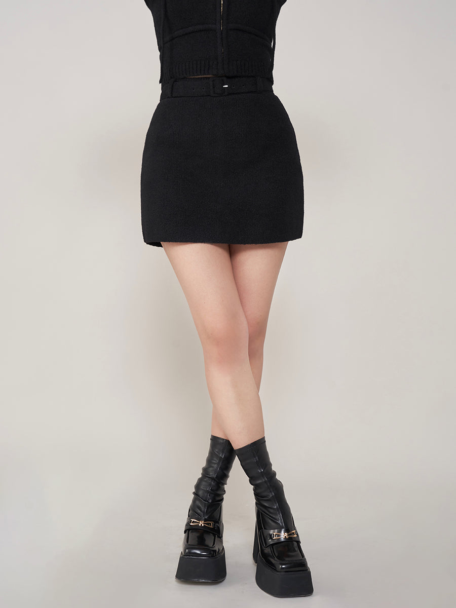 モデル:163cm(着用サイズ:FREE 着用カラー:BLK)