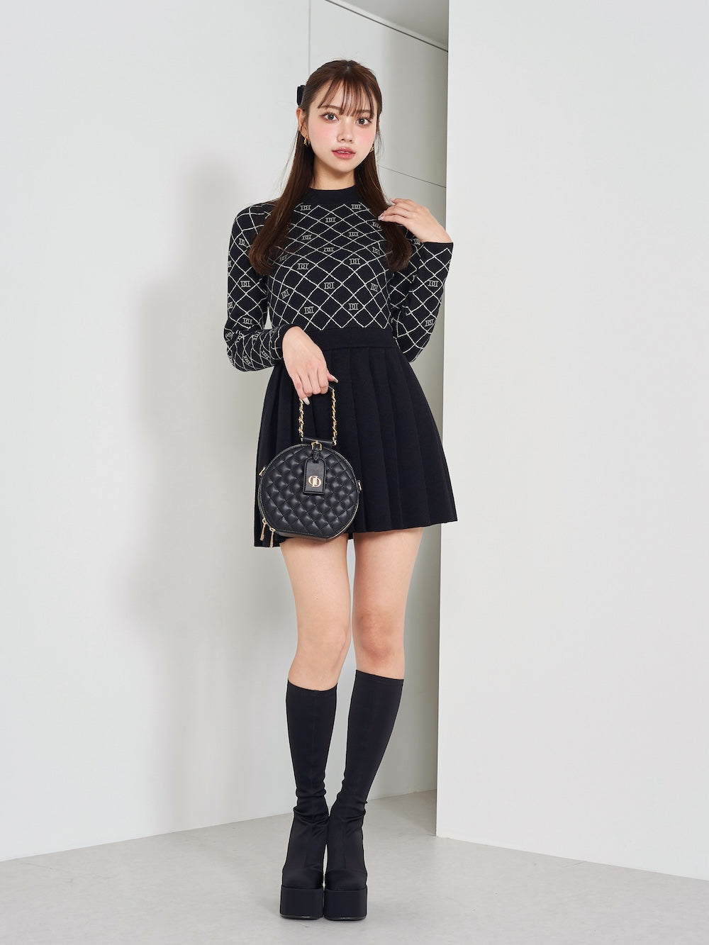 モデル:163cm(着用サイズ:FREE 着用カラー:BLK)