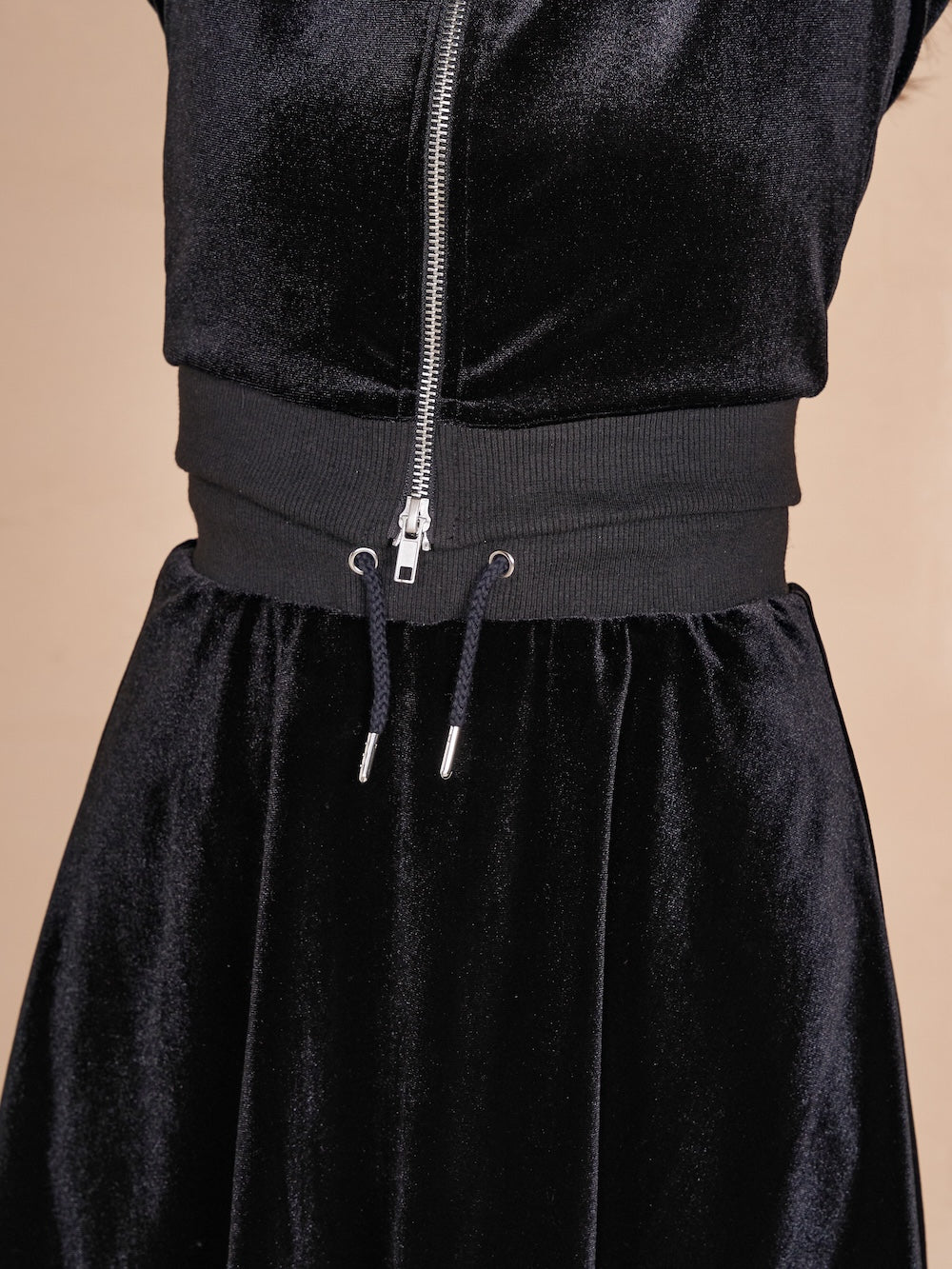 モデル:163cm(着用サイズ:FREE 着用カラー:BLK)