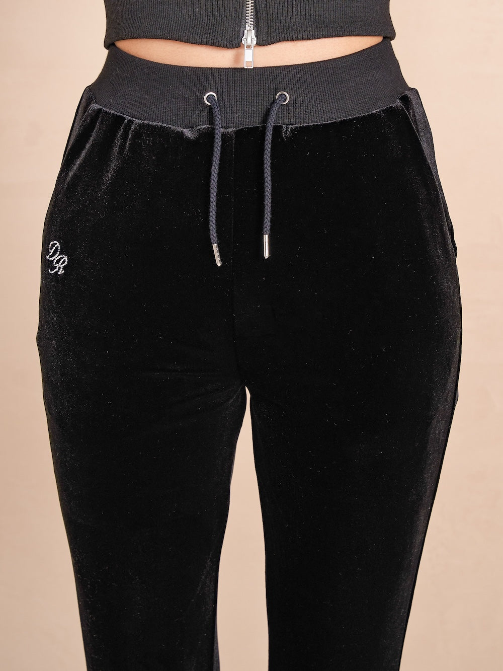 モデル:163cm(着用サイズ:FREE 着用カラー:BLK)