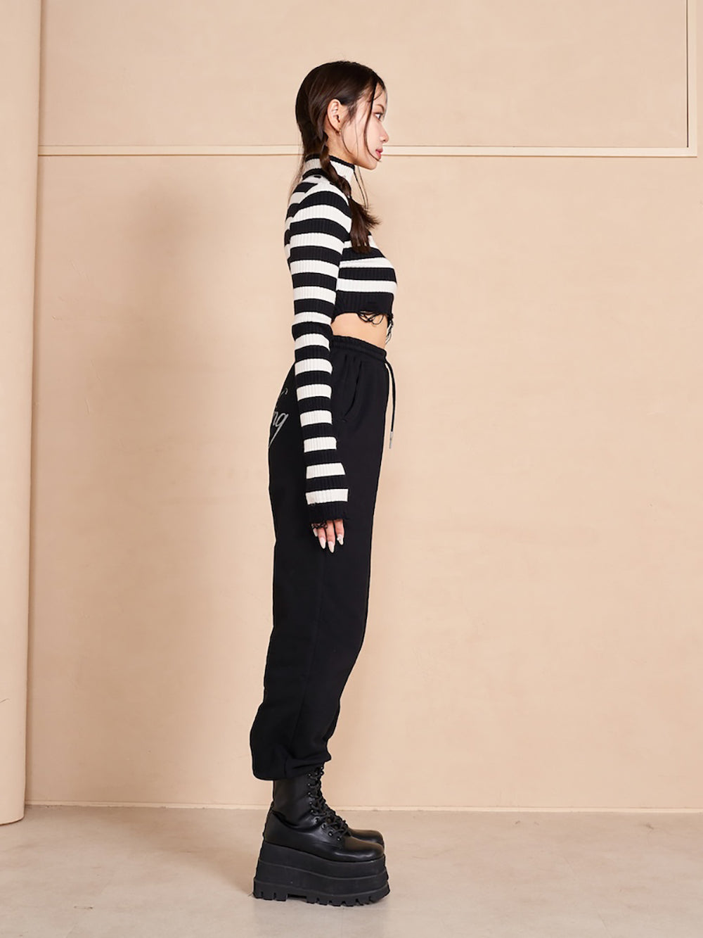 モデル:163cm(着用サイズ:FREE 着用カラー:BLK)