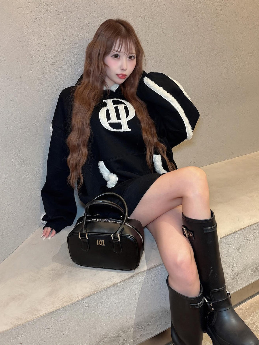 モデル:161cm(着用サイズ:FREE 着用カラー:BLK)