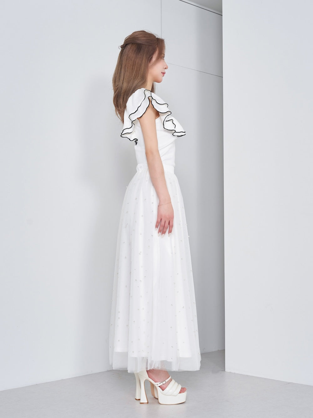 モデル:158cm(着用サイズ:FREE 着用カラー:WHT)