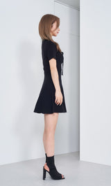 モデル:158cm(着用サイズ:FREE 着用カラー:BLK)