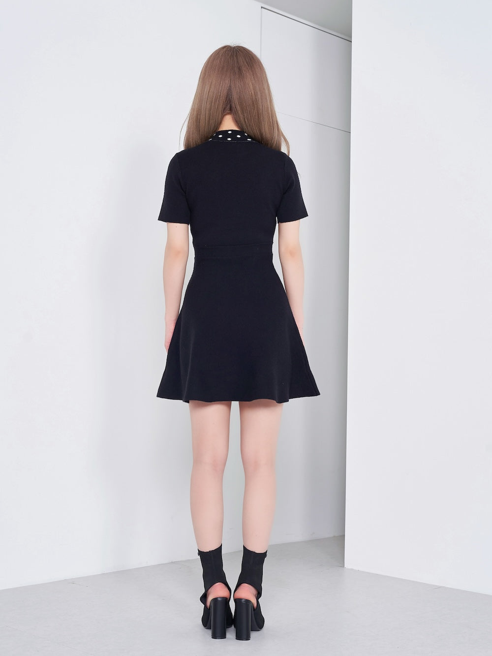 モデル:158cm(着用サイズ:FREE 着用カラー:BLK)