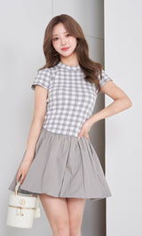 モデル:158cm(着用サイズ:FREE 着用カラー:GRY)