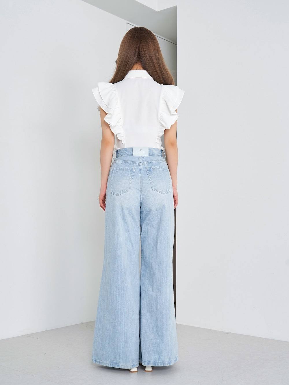 モデル:158cm(着用サイズ:FREE 着用カラー:WHT)