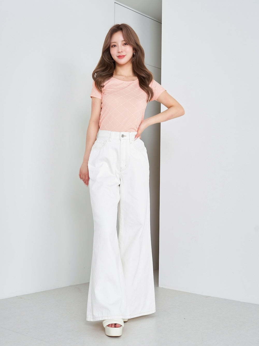 モデル:158cm(着用サイズ:S 着用カラー:WHT)