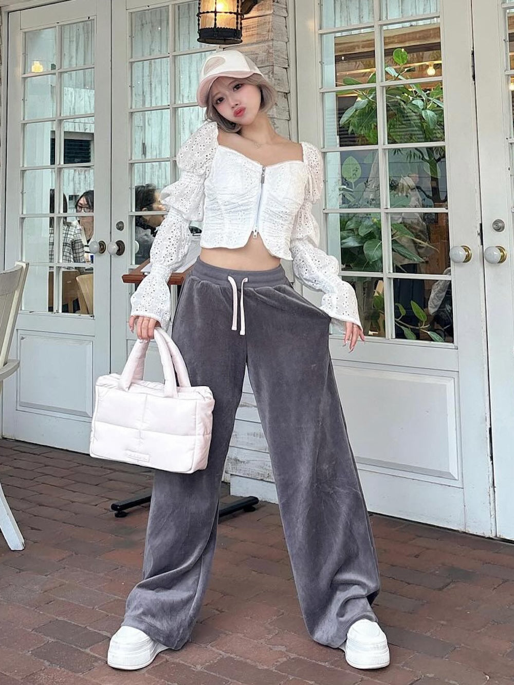 モデル:155cm(着用サイズ:FREE 着用カラー:WHT)