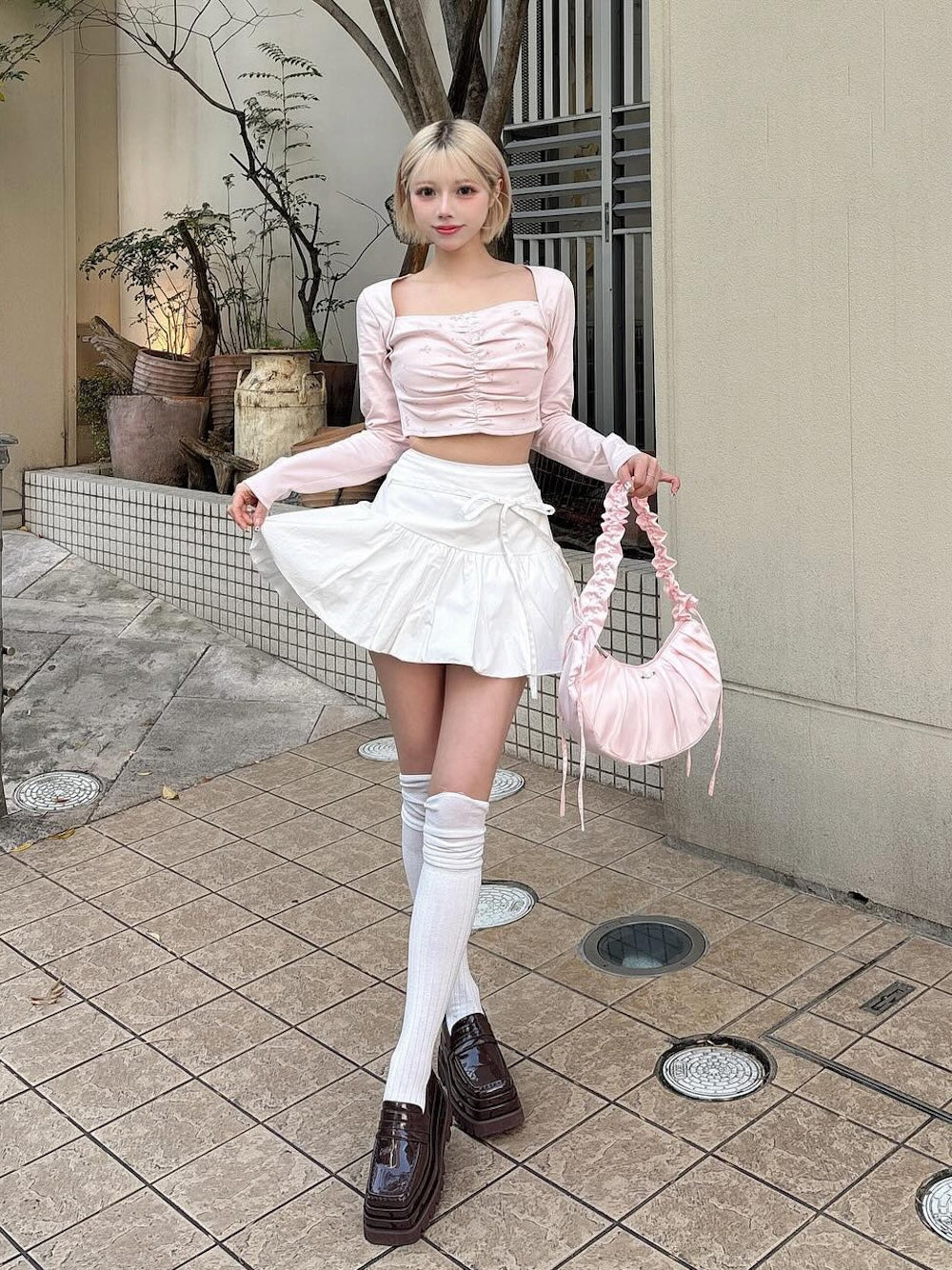 モデル:155cm(着用サイズ:FREE 着用カラー:WHT)
