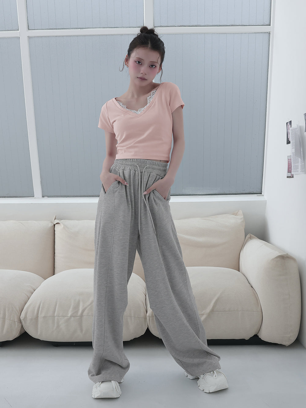 モデル:160cm(着用サイズ:FREE 着用カラー:GRY)