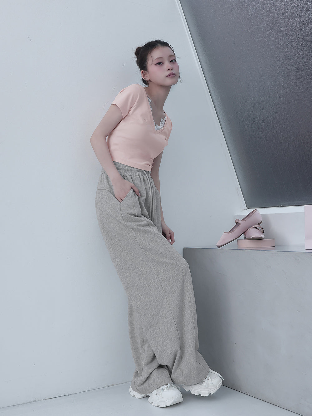 モデル:160cm(着用サイズ:FREE 着用カラー:GRY)
