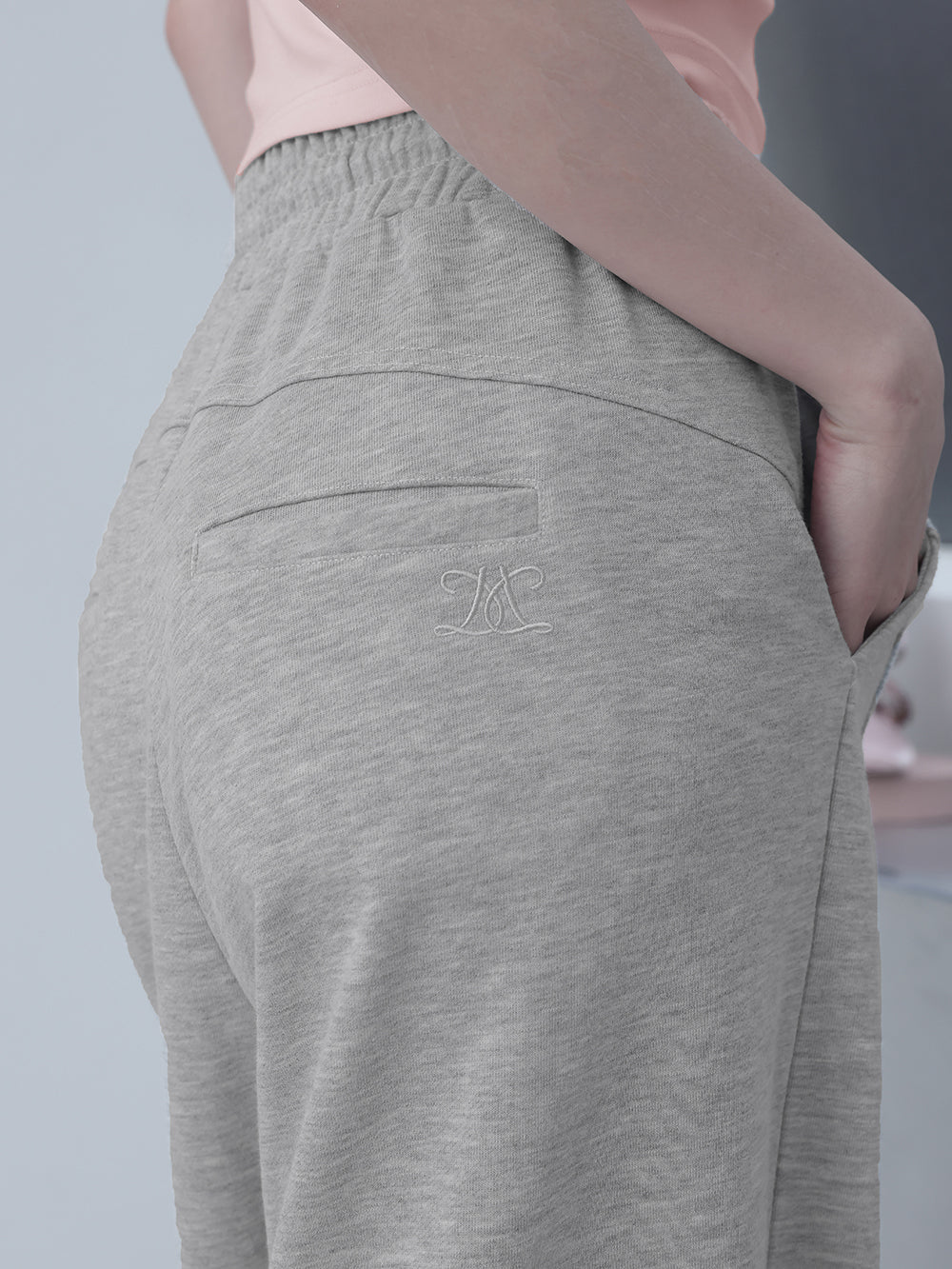モデル:160cm(着用サイズ:FREE 着用カラー:GRY)