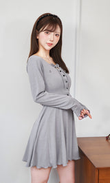 モデル:158cm(着用サイズ:FREE 着用カラー:GRY)