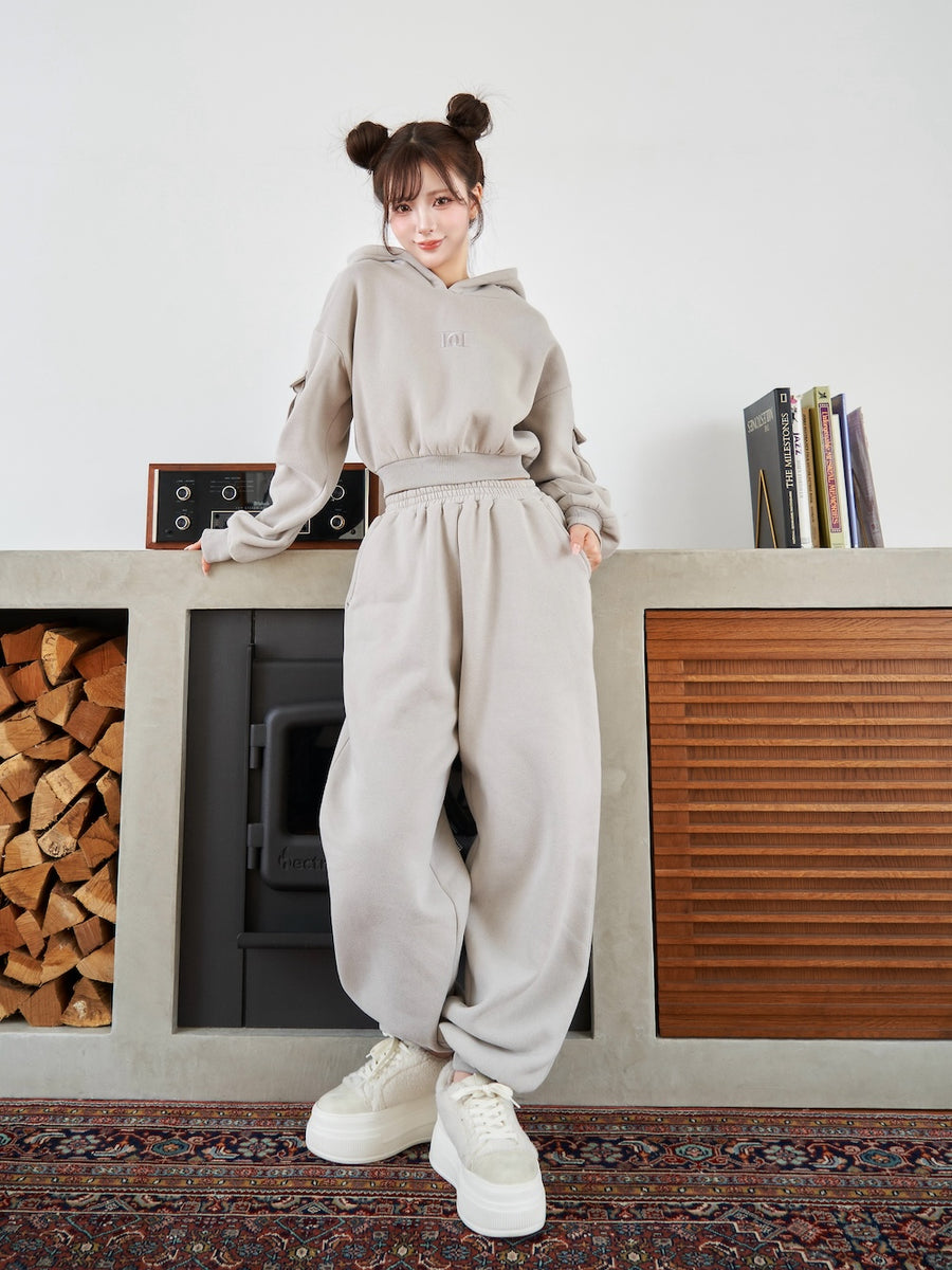 モデル:158cm(着用サイズ:FREE 着用カラー:GRY)