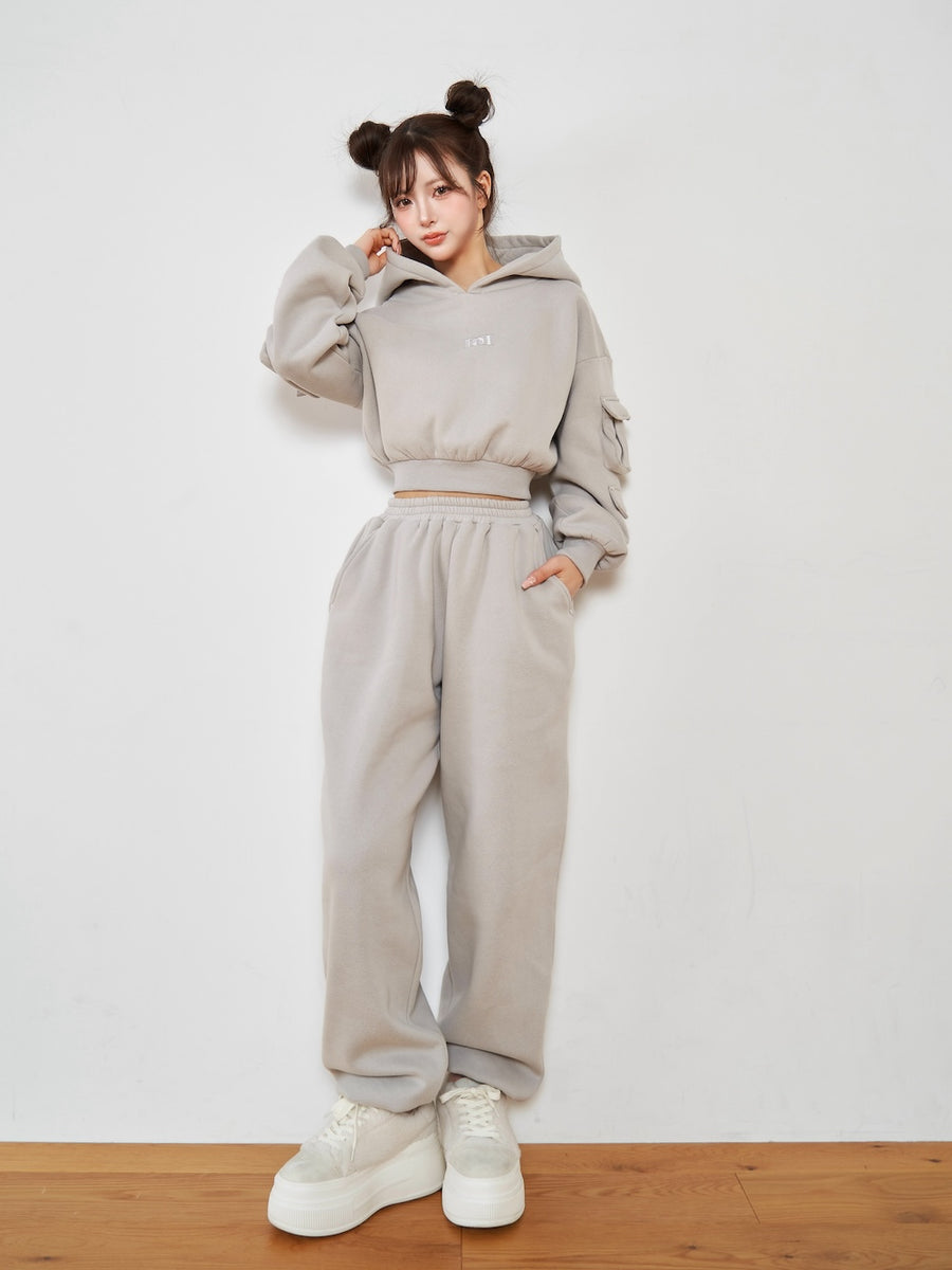 モデル:158cm(着用サイズ:FREE 着用カラー:GRY)