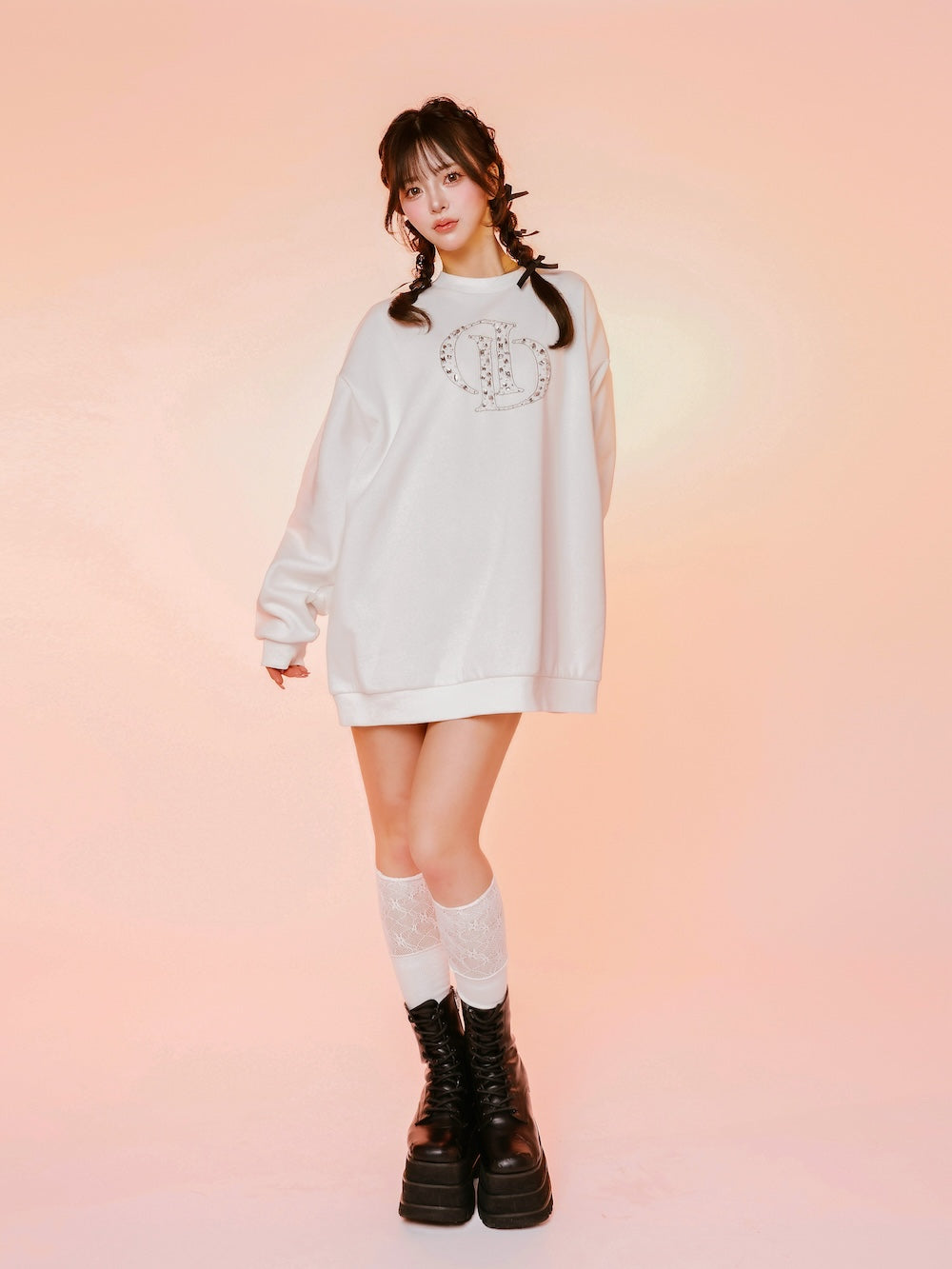 モデル:158cm(着用サイズ:FREE 着用カラー:WHT)